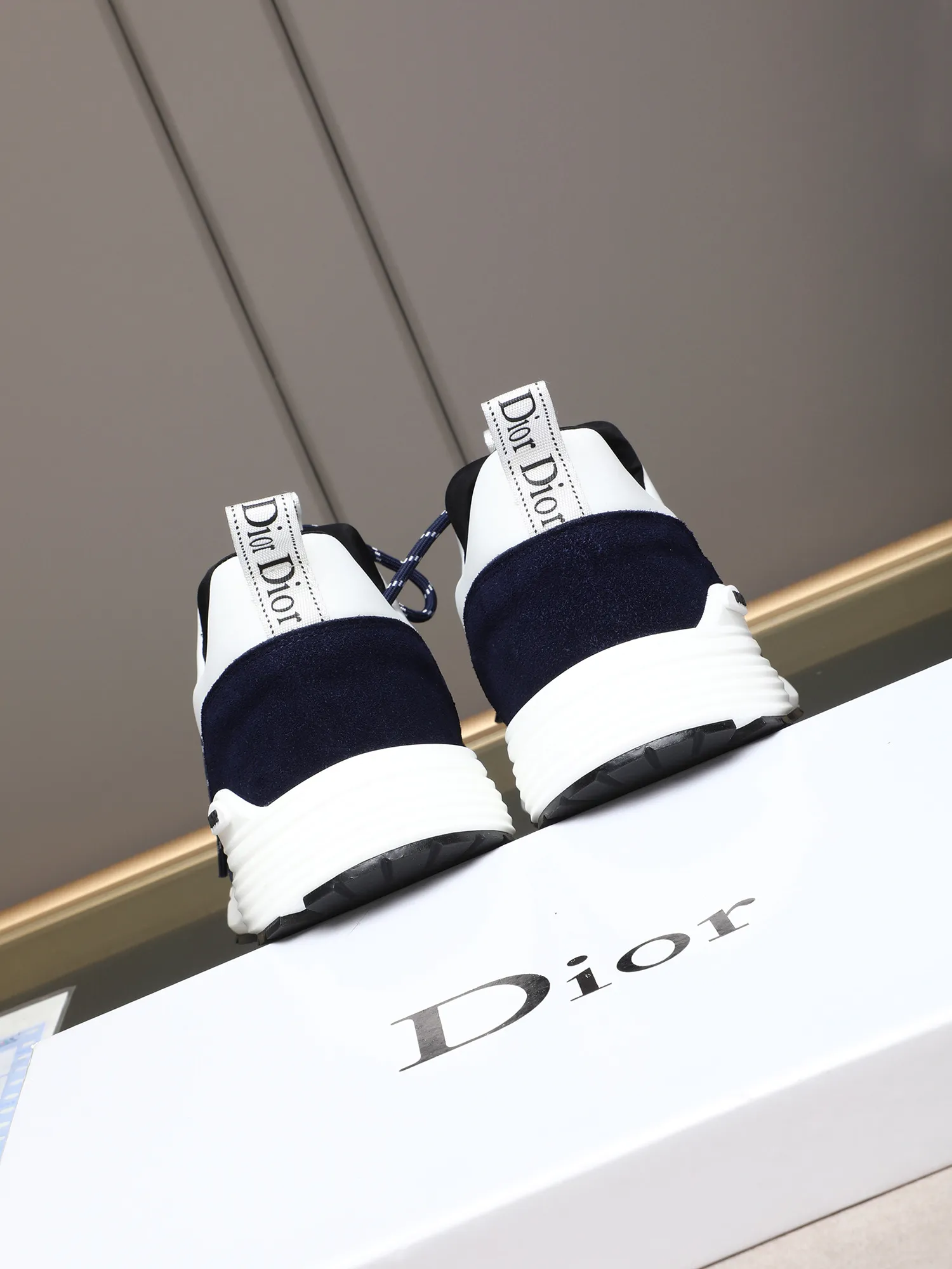 Men's shoes 💰440 💰Dior [Dior] 😘😘High-end series of casual men's shoes, simple and elegant👍👍👍The upper is made of first-layer genuine leather spliced ​​with Dior's special material [sun][sun]; imported first-layer sheepskin lining; special outsole, wear-resistant, lightweight, the overall design is harmonious and unified without lacking personality 👣🌟✨You deserve it! 3 colors😍Sizes 38~44. (45 custom-made) The picture above is a big seller🔥🔥🔥
